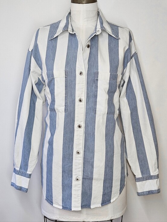 Levi's Tops - 🛑SOLD🛑 Levi’s Size M SilverTab Vertical Stripe Denim Shirt Medium Blue White